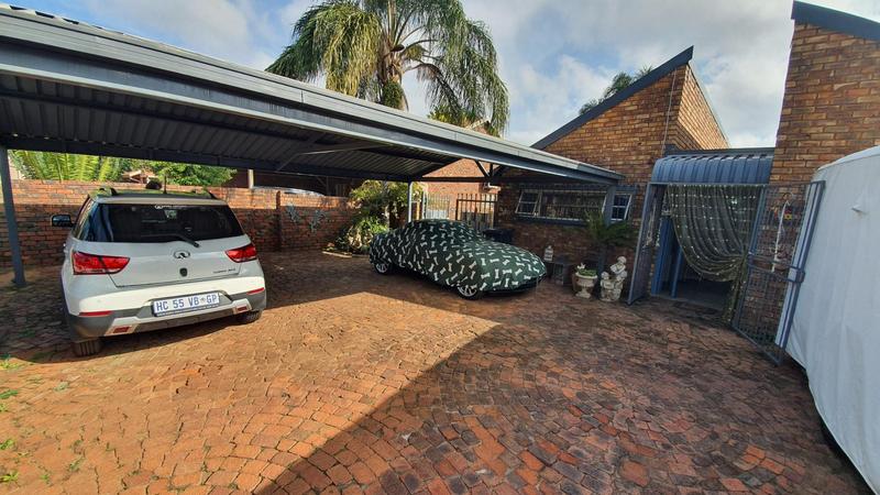 4 Bedroom Property for Sale in Magalieskruin Gauteng