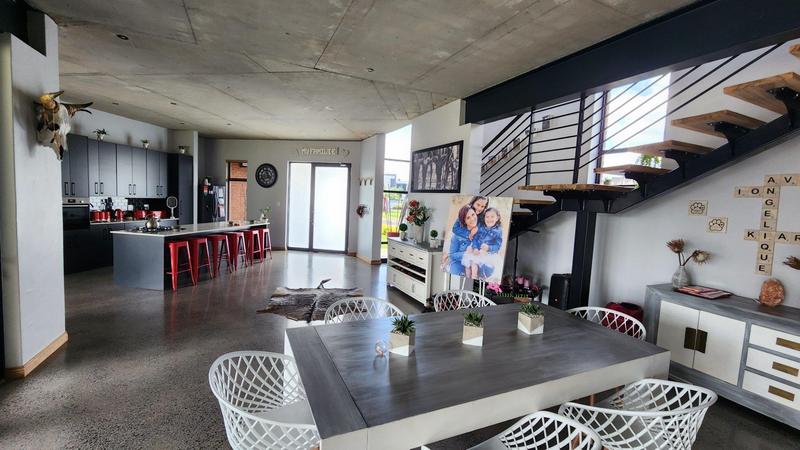 5 Bedroom Property for Sale in Zambezi Country Estate Gauteng