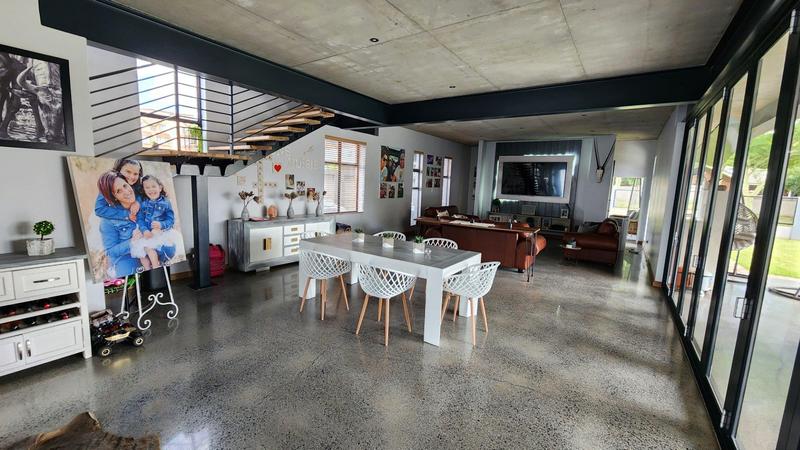 5 Bedroom Property for Sale in Zambezi Country Estate Gauteng