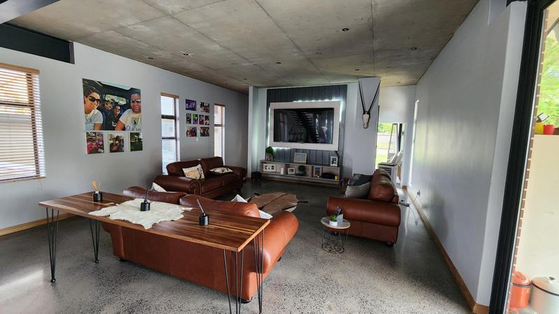 5 Bedroom Property for Sale in Zambezi Country Estate Gauteng