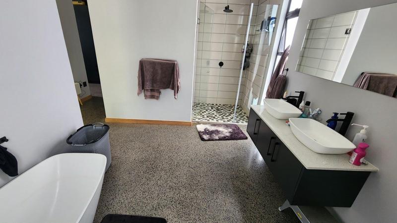 5 Bedroom Property for Sale in Zambezi Country Estate Gauteng
