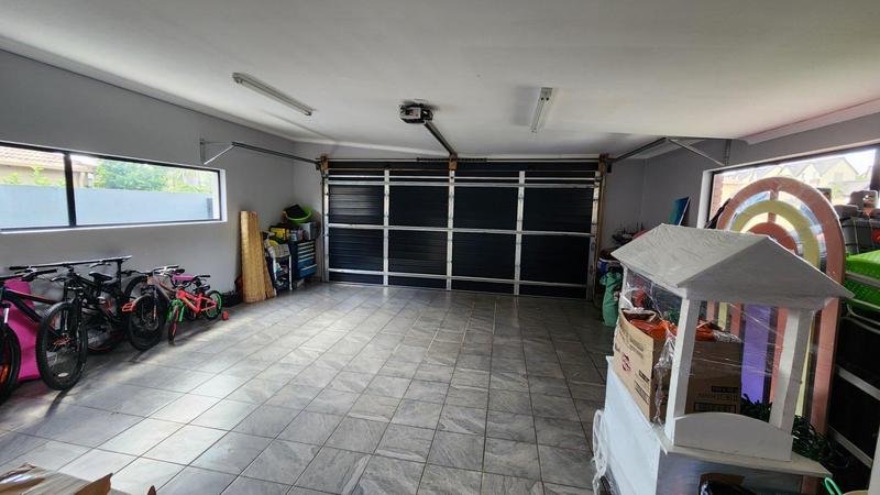 5 Bedroom Property for Sale in Zambezi Country Estate Gauteng
