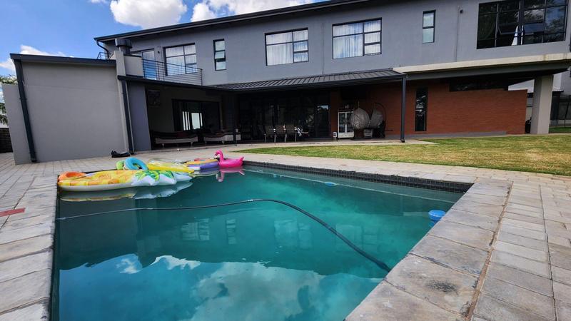 5 Bedroom Property for Sale in Zambezi Country Estate Gauteng