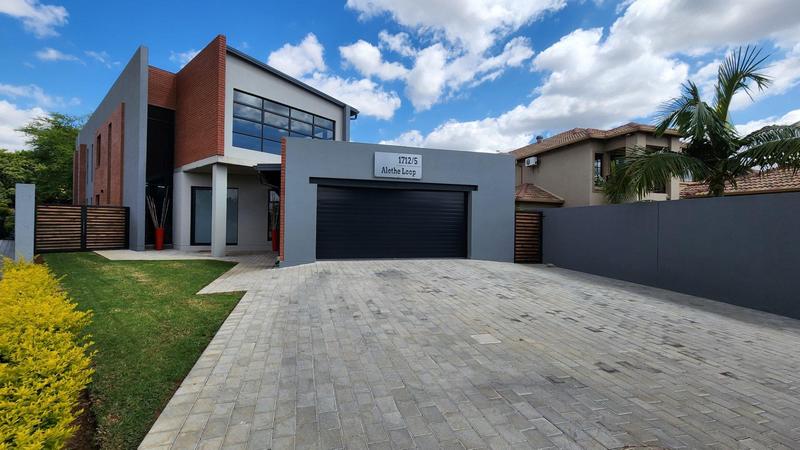 5 Bedroom Property for Sale in Zambezi Country Estate Gauteng
