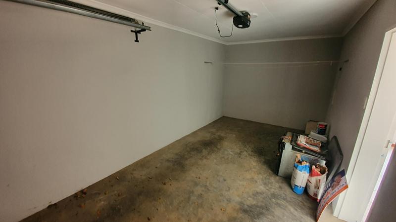 2 Bedroom Property for Sale in Montana Tuine Gauteng