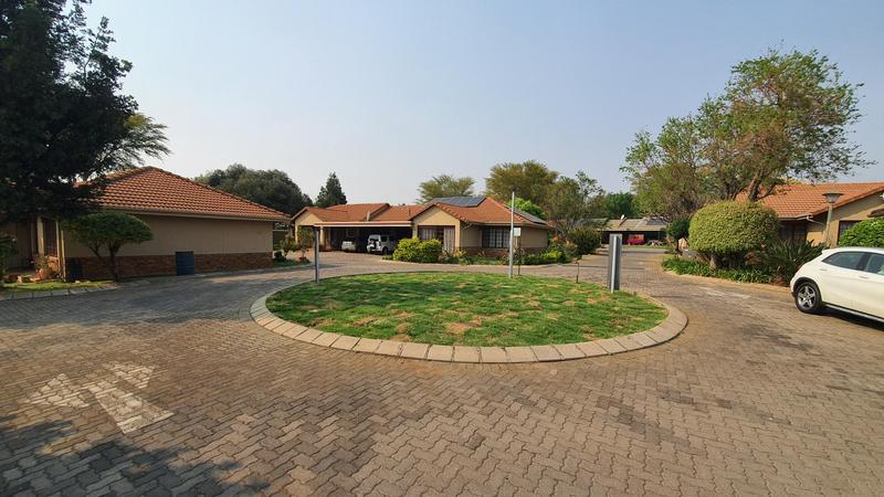 2 Bedroom Property for Sale in Montana Tuine Gauteng