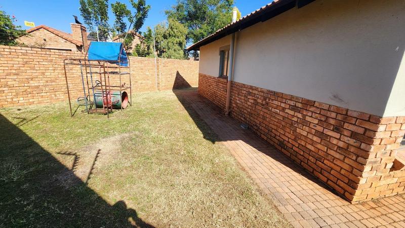 2 Bedroom Property for Sale in Montana Tuine Gauteng
