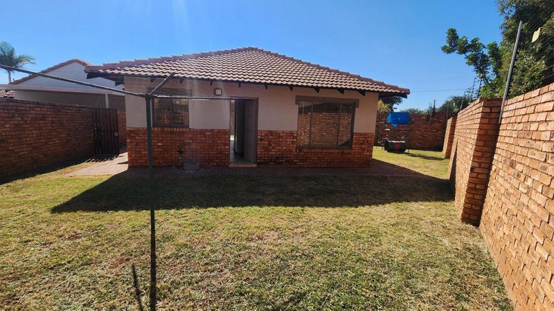 2 Bedroom Property for Sale in Montana Tuine Gauteng