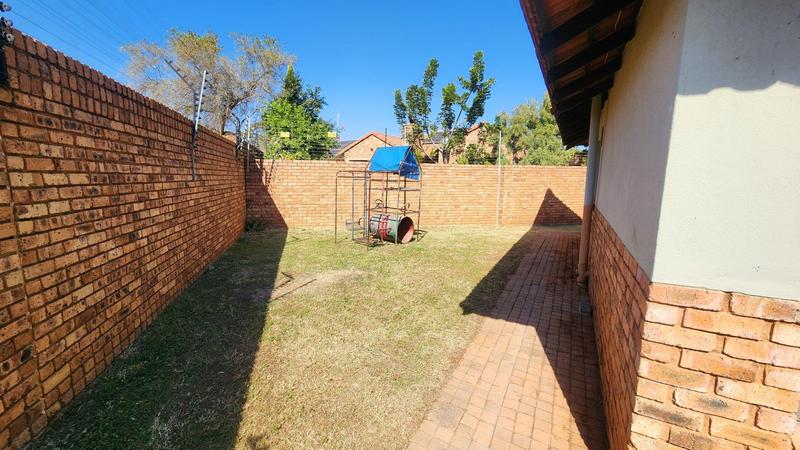 2 Bedroom Property for Sale in Montana Tuine Gauteng