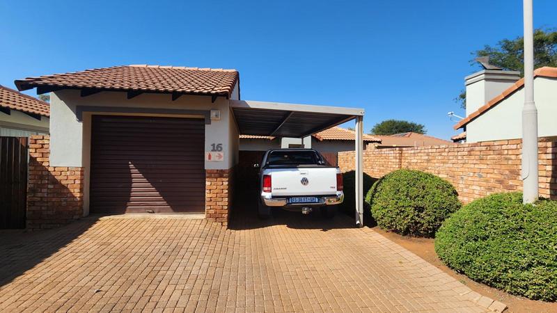 2 Bedroom Property for Sale in Montana Tuine Gauteng