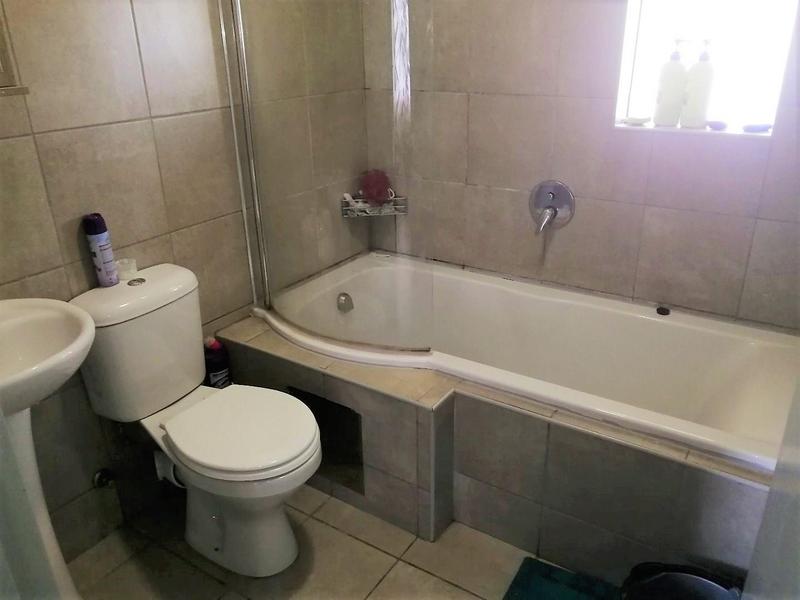 2 Bedroom Property for Sale in Montana Tuine Gauteng
