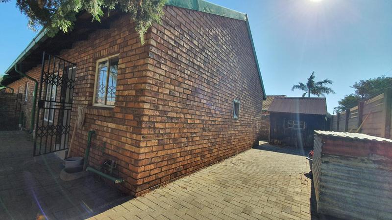 2 Bedroom Property for Sale in The Orchards Gauteng