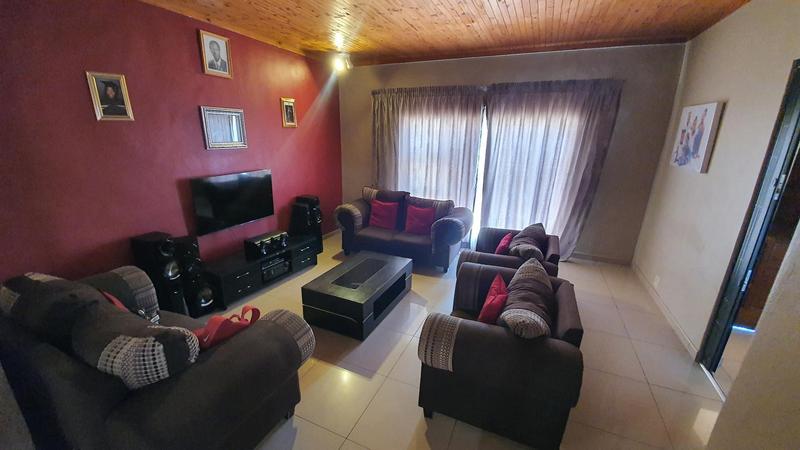 4 Bedroom Property for Sale in Theresa Park Gauteng