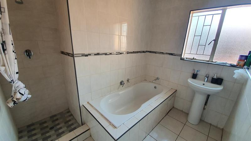 4 Bedroom Property for Sale in Theresa Park Gauteng