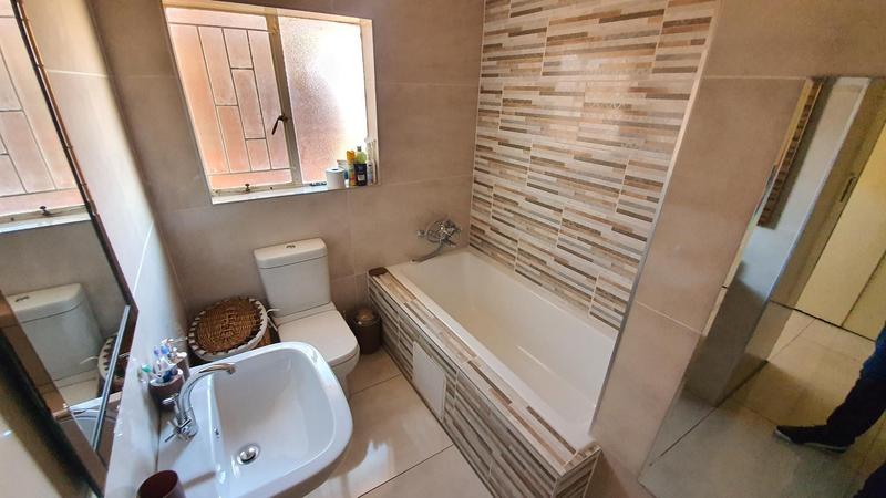 4 Bedroom Property for Sale in Theresa Park Gauteng