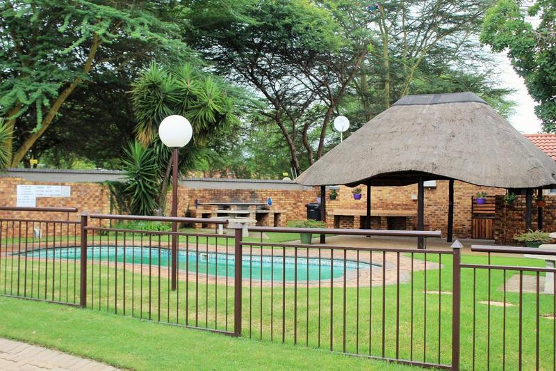 2 Bedroom Property for Sale in Theresa Park Gauteng