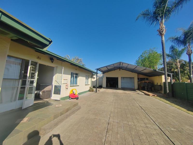 5 Bedroom Property for Sale in Tileba Gauteng