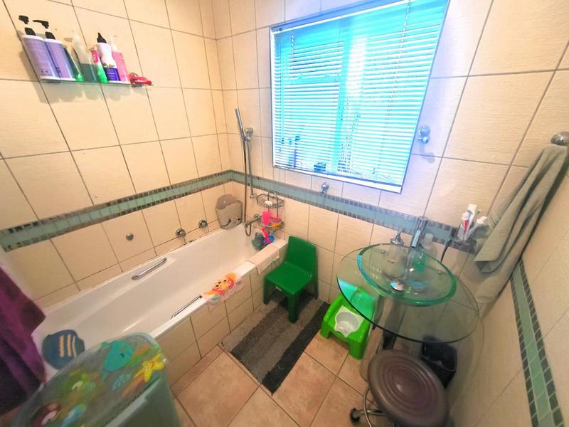 5 Bedroom Property for Sale in Tileba Gauteng