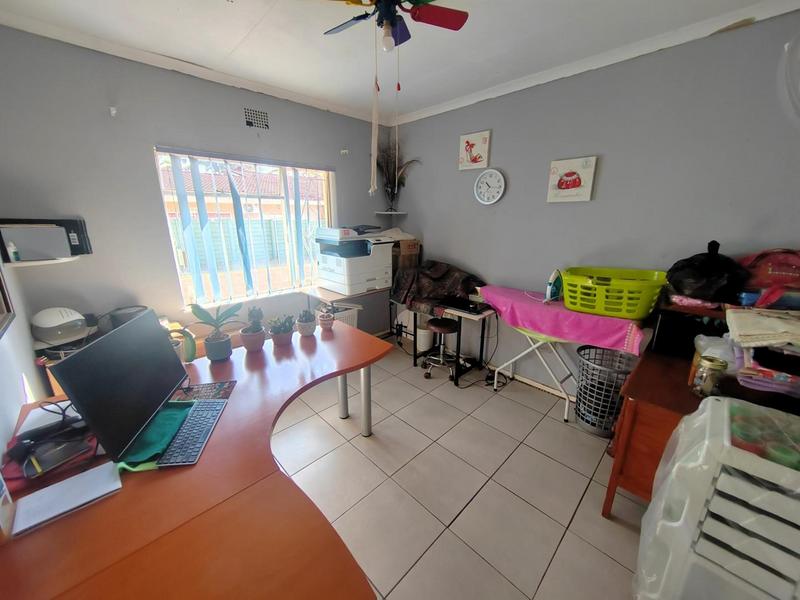 5 Bedroom Property for Sale in Tileba Gauteng
