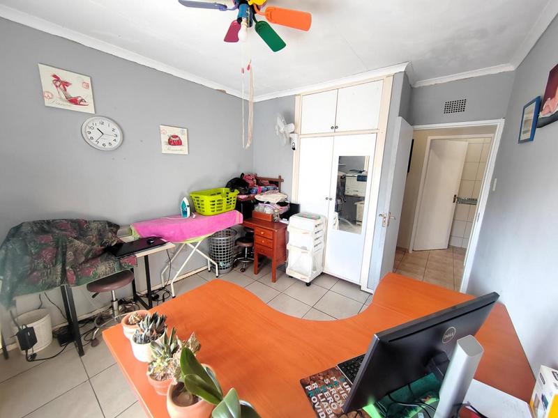 5 Bedroom Property for Sale in Tileba Gauteng