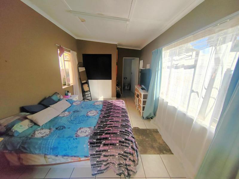 5 Bedroom Property for Sale in Tileba Gauteng