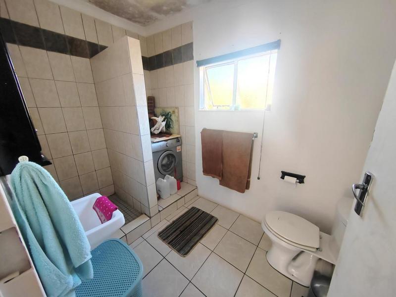 5 Bedroom Property for Sale in Tileba Gauteng