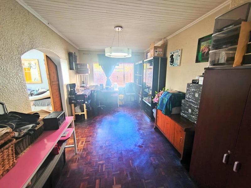 5 Bedroom Property for Sale in Tileba Gauteng
