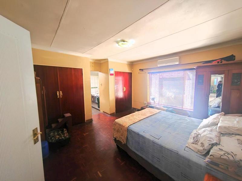 5 Bedroom Property for Sale in Tileba Gauteng