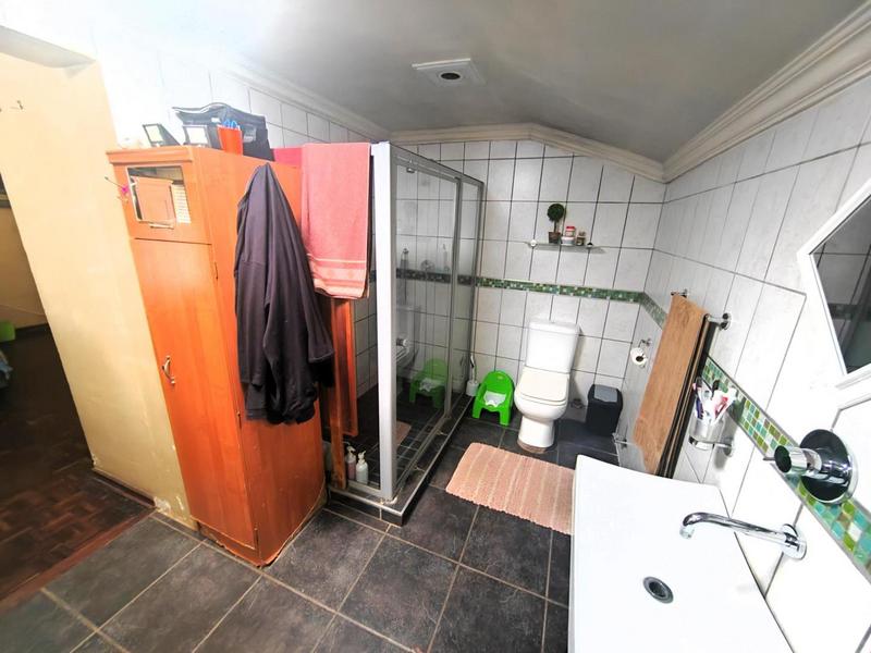 5 Bedroom Property for Sale in Tileba Gauteng