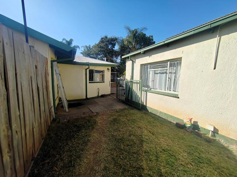 5 Bedroom Property for Sale in Tileba Gauteng