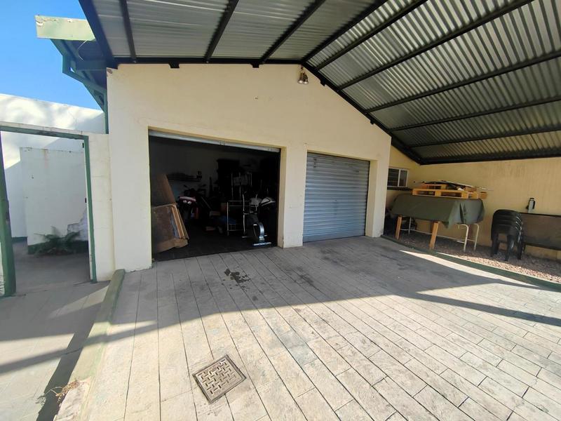 5 Bedroom Property for Sale in Tileba Gauteng