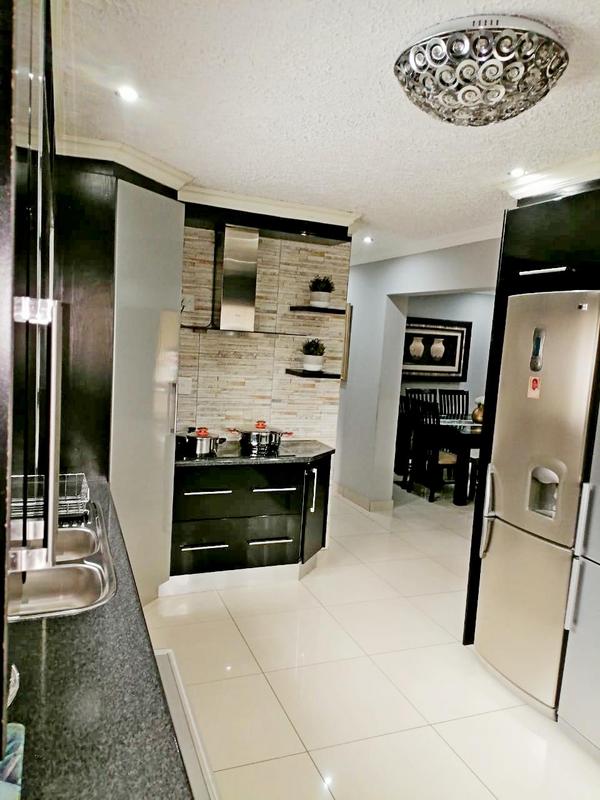 4 Bedroom Property for Sale in Clayville Gauteng
