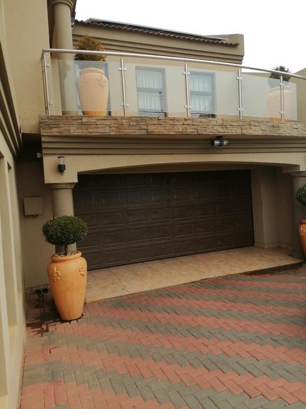 4 Bedroom Property for Sale in Clayville Gauteng