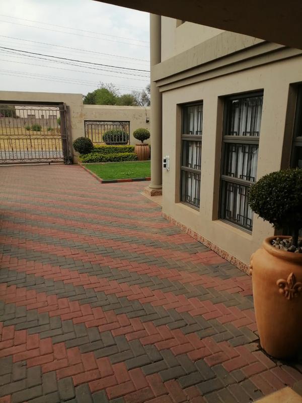 4 Bedroom Property for Sale in Clayville Gauteng