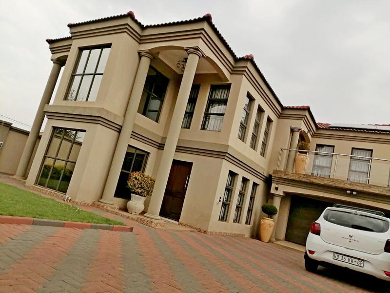 4 Bedroom Property for Sale in Clayville Gauteng