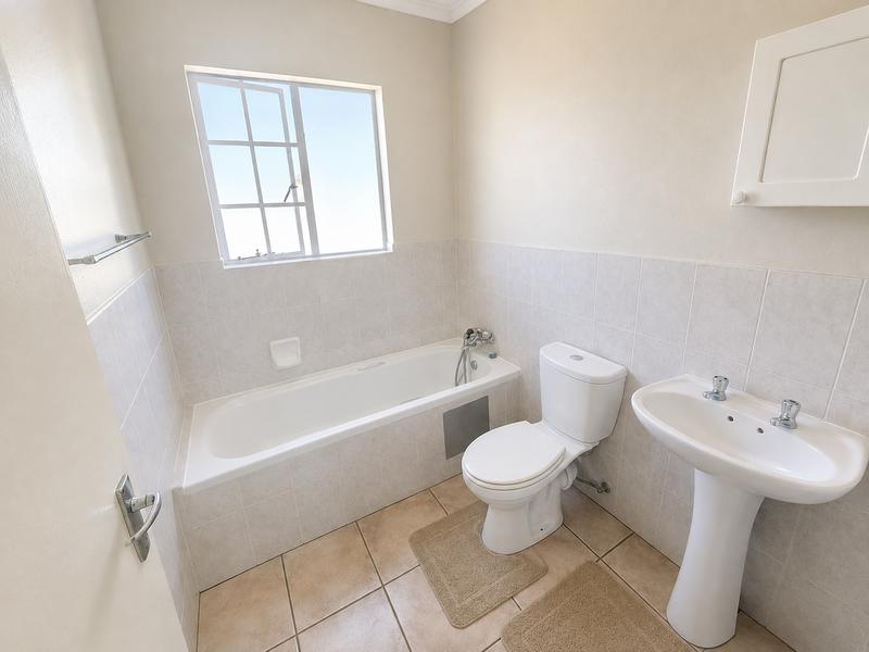2 Bedroom Property for Sale in Die Hoewes Gauteng