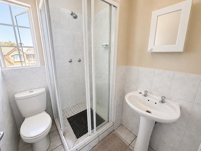 2 Bedroom Property for Sale in Die Hoewes Gauteng