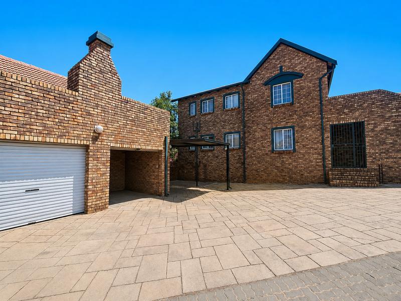 2 Bedroom Property for Sale in Die Hoewes Gauteng