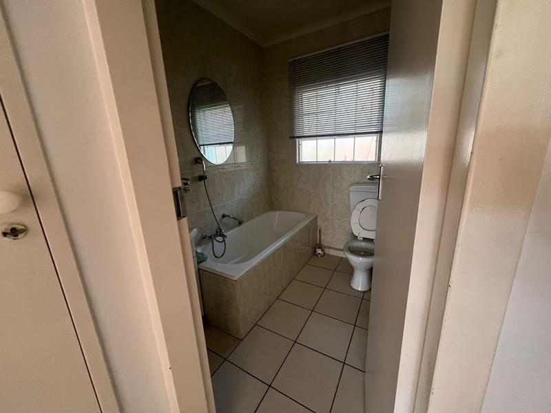 To Let 2 Bedroom Property for Rent in Darrenwood Gauteng