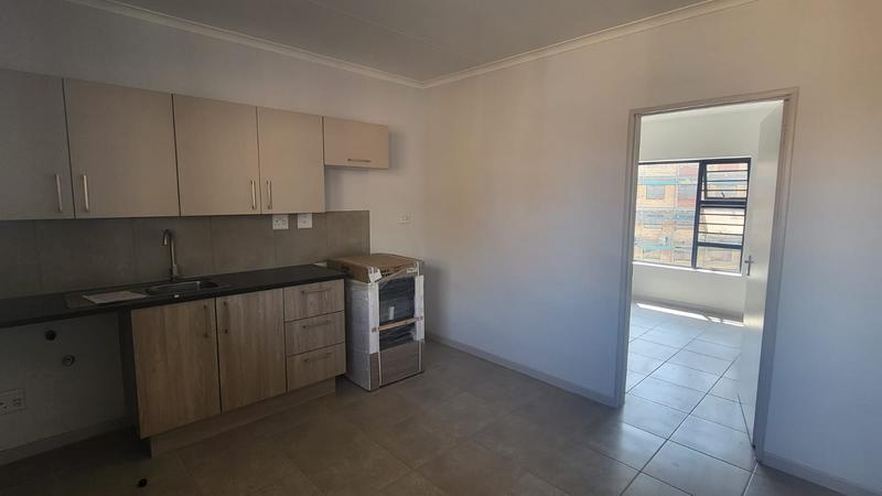 To Let 1 Bedroom Property for Rent in Grand Central Gauteng