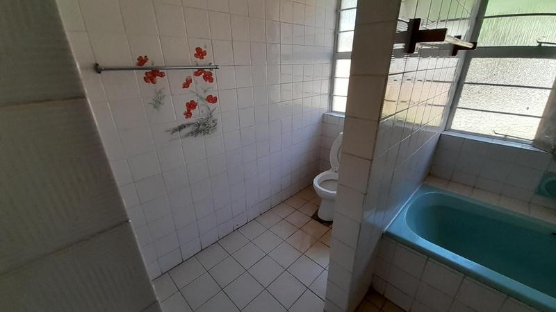 9 Bedroom Property for Sale in Glen Austin Gauteng