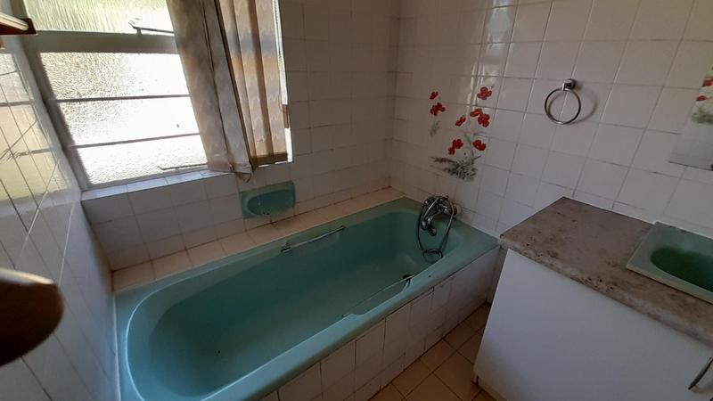 9 Bedroom Property for Sale in Glen Austin Gauteng