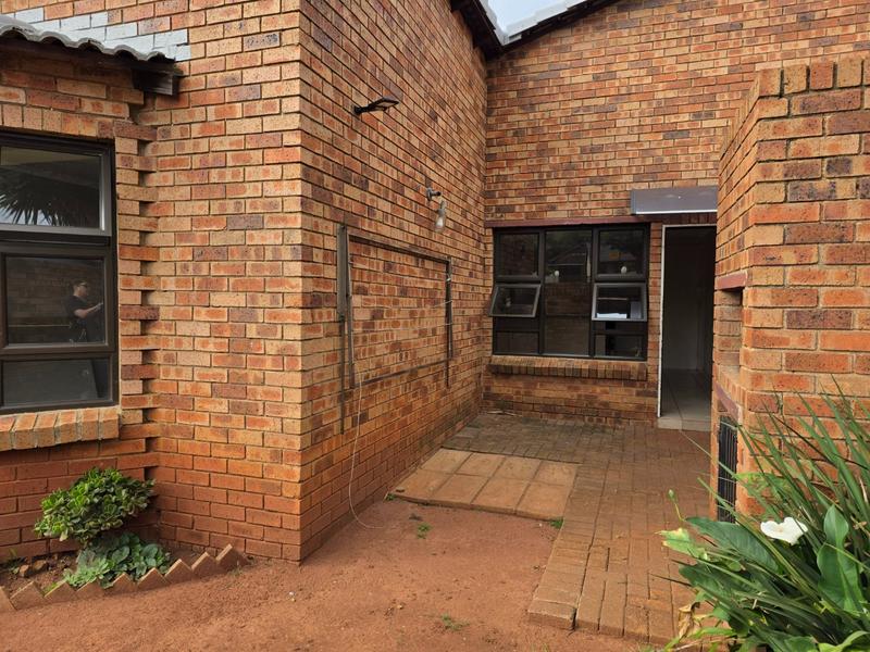 3 Bedroom Property for Sale in Noordheuwel Gauteng