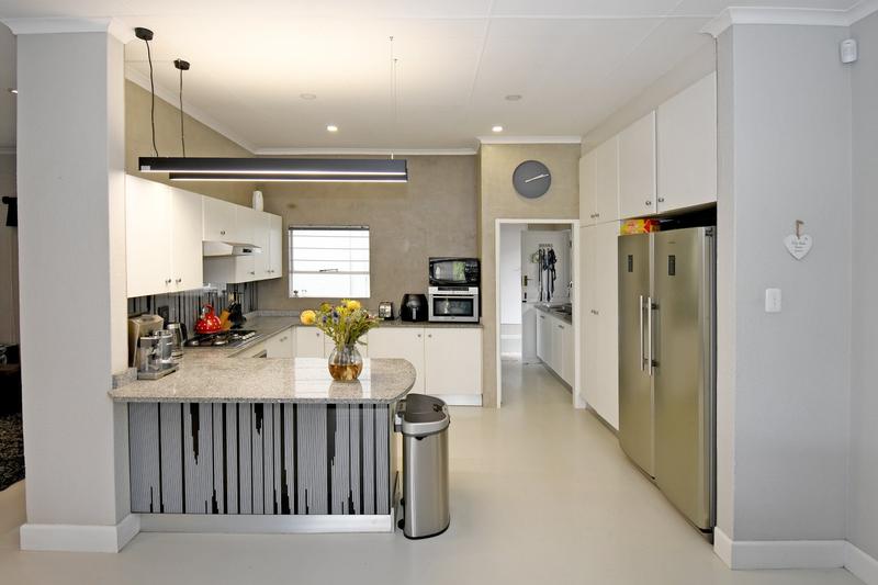 To Let 3 Bedroom Property for Rent in Magaliessig Gauteng