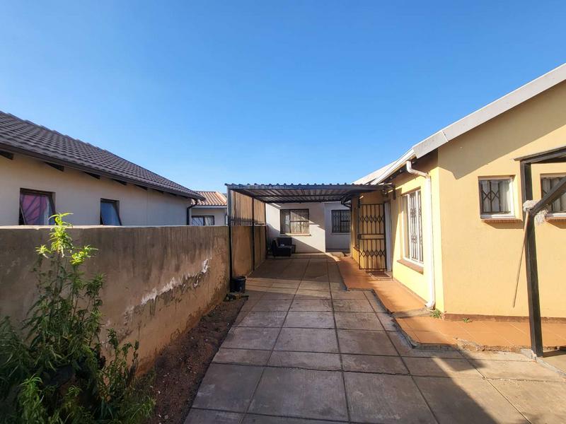 2 Bedroom Property for Sale in Mapleton A H Gauteng