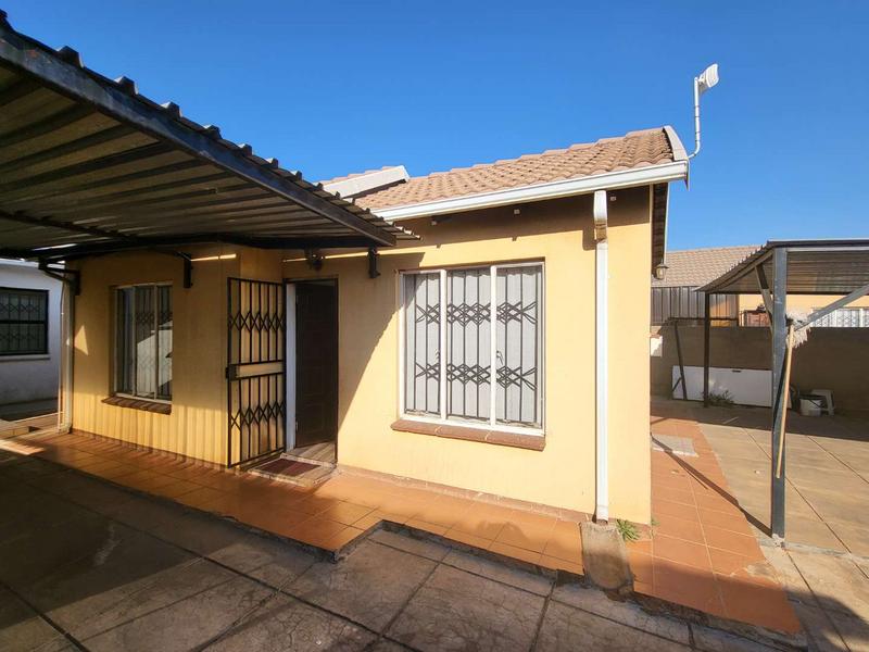 2 Bedroom Property for Sale in Mapleton A H Gauteng
