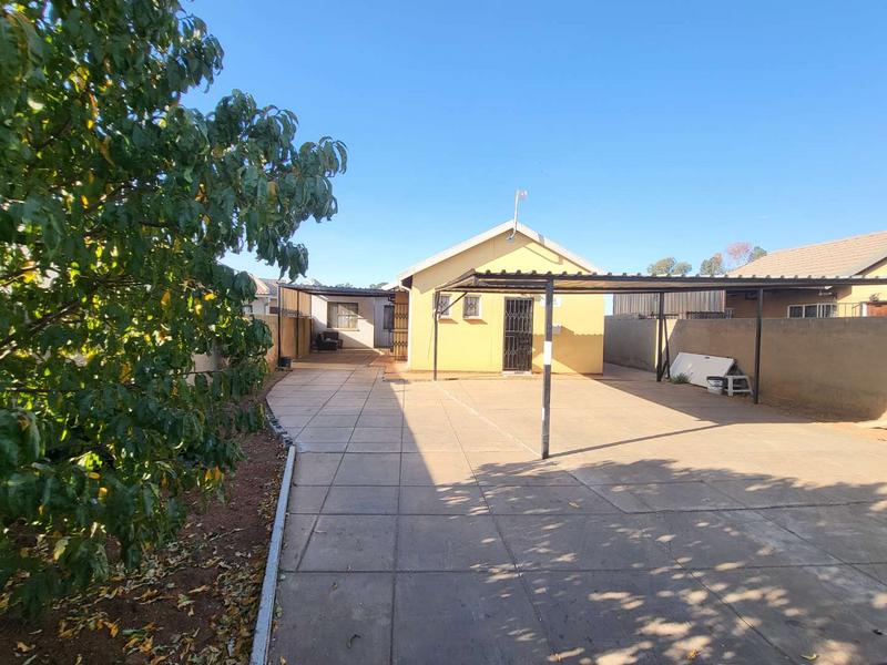 2 Bedroom Property for Sale in Mapleton A H Gauteng
