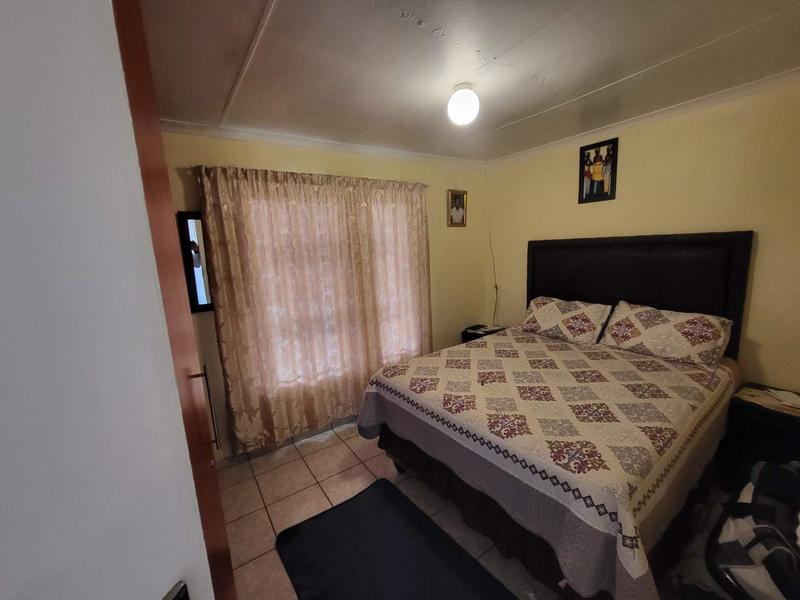 2 Bedroom Property for Sale in Mapleton A H Gauteng