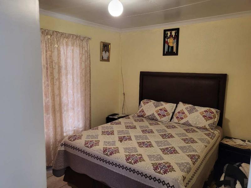 2 Bedroom Property for Sale in Mapleton A H Gauteng