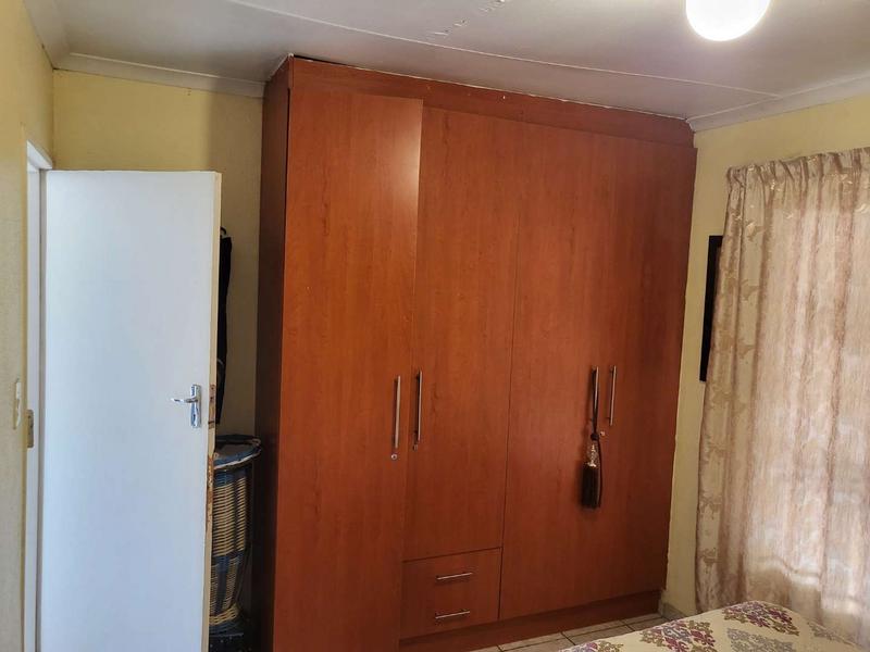 2 Bedroom Property for Sale in Mapleton A H Gauteng